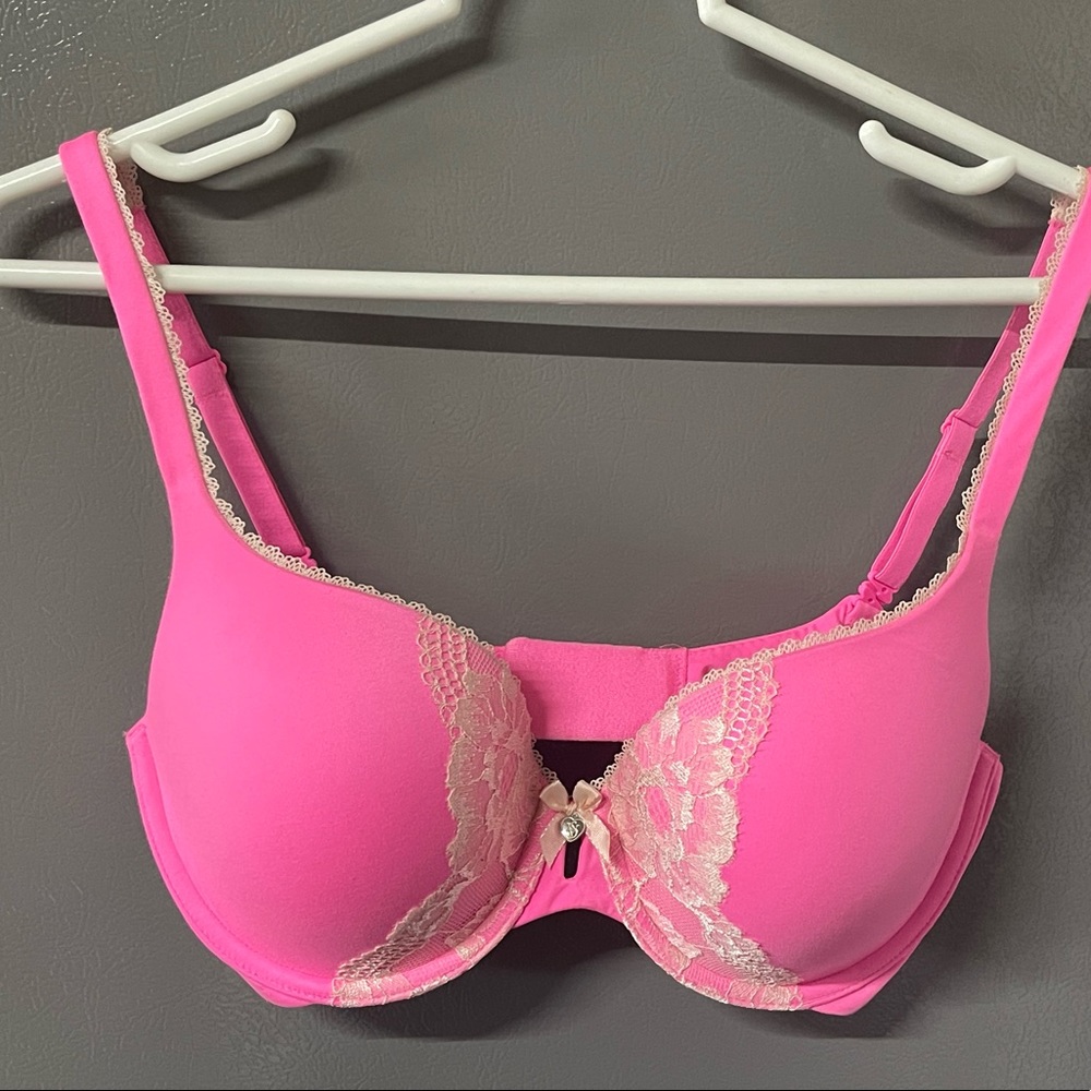 32DD Victoria’s Secret padded bra